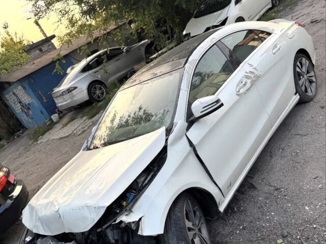 Белый Мерседес ЦЛА-класс, объемом двигателя 2 л и пробегом 160 тыс. км за 7500 $, фото 2 на Automoto.ua