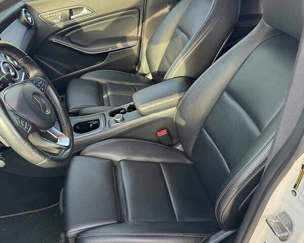 Белый Мерседес ЦЛА-класс, объемом двигателя 1.99 л и пробегом 79 тыс. км за 19700 $, фото 26 на Automoto.ua