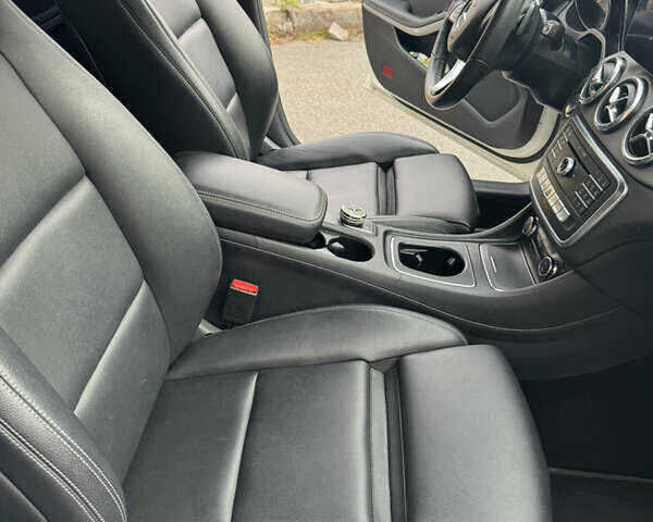 Белый Мерседес ЦЛА-класс, объемом двигателя 1.99 л и пробегом 105 тыс. км за 19900 $, фото 17 на Automoto.ua