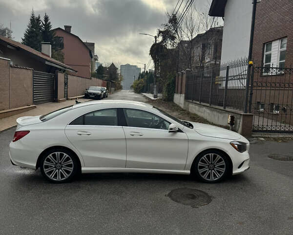 Белый Мерседес ЦЛА-класс, объемом двигателя 1.99 л и пробегом 105 тыс. км за 19900 $, фото 3 на Automoto.ua