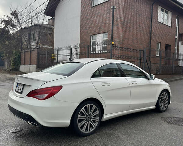 Белый Мерседес ЦЛА-класс, объемом двигателя 1.99 л и пробегом 105 тыс. км за 19900 $, фото 2 на Automoto.ua