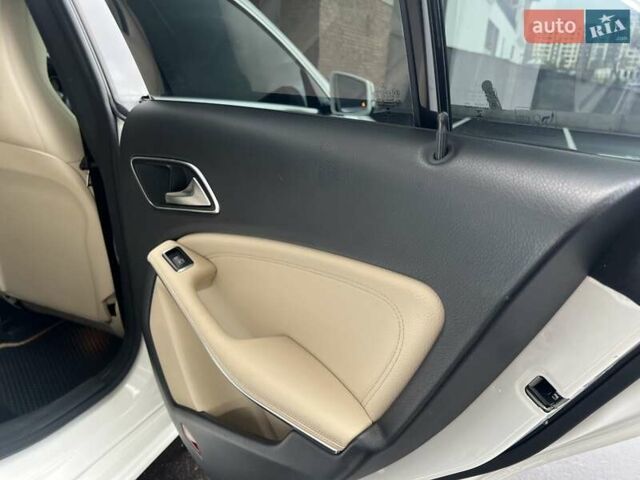 Белый Мерседес ЦЛА-класс, объемом двигателя 1.99 л и пробегом 67 тыс. км за 18000 $, фото 25 на Automoto.ua