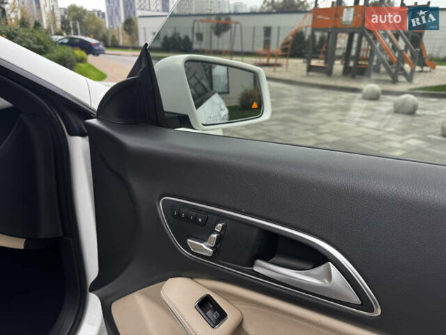 Белый Мерседес ЦЛА-класс, объемом двигателя 2 л и пробегом 95 тыс. км за 16999 $, фото 16 на Automoto.ua