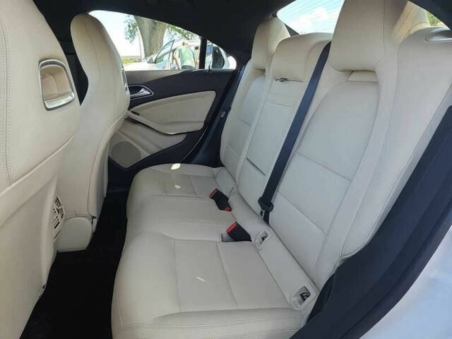 Білий Мерседес ЦЛА-клас, об'ємом двигуна 2 л та пробігом 50 тис. км за 12800 $, фото 11 на Automoto.ua