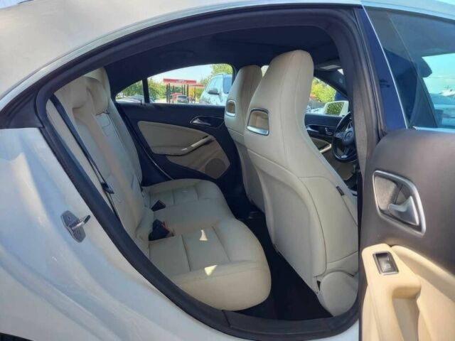 Білий Мерседес ЦЛА-клас, об'ємом двигуна 2 л та пробігом 50 тис. км за 12800 $, фото 12 на Automoto.ua