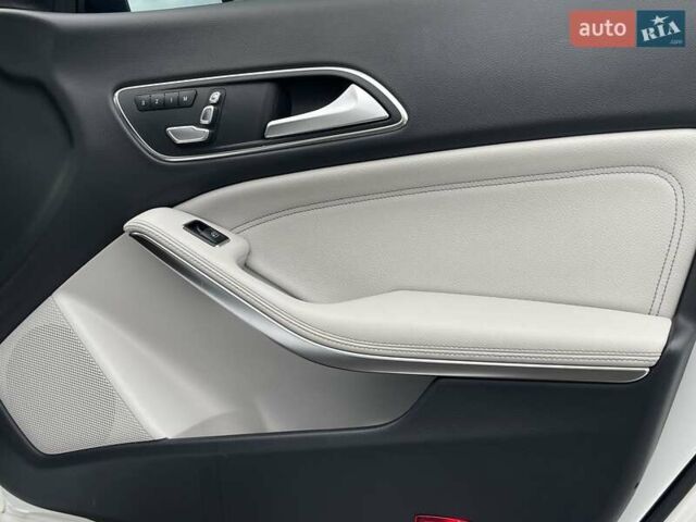 Белый Мерседес ЦЛА-класс, объемом двигателя 1.99 л и пробегом 95 тыс. км за 20800 $, фото 33 на Automoto.ua