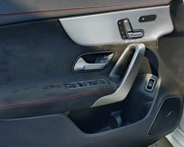 Белый Мерседес ЦЛА-класс, объемом двигателя 1.99 л и пробегом 55 тыс. км за 32000 $, фото 9 на Automoto.ua