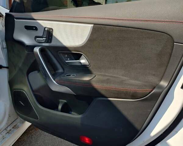 Белый Мерседес ЦЛА-класс, объемом двигателя 1.99 л и пробегом 55 тыс. км за 32000 $, фото 13 на Automoto.ua