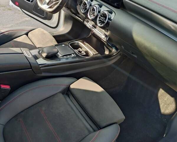 Белый Мерседес ЦЛА-класс, объемом двигателя 1.99 л и пробегом 55 тыс. км за 32000 $, фото 12 на Automoto.ua