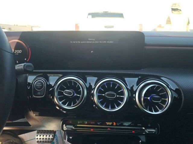 Білий Мерседес ЦЛА-клас, об'ємом двигуна 0 л та пробігом 32 тис. км за 30000 $, фото 10 на Automoto.ua