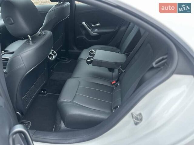 Белый Мерседес ЦЛА-класс, объемом двигателя 2 л и пробегом 22 тыс. км за 43000 $, фото 22 на Automoto.ua