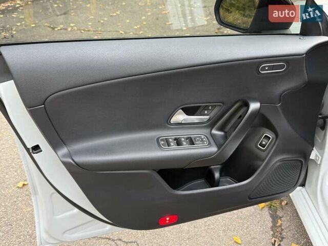 Белый Мерседес ЦЛА-класс, объемом двигателя 2 л и пробегом 160 тыс. км за 25950 $, фото 58 на Automoto.ua