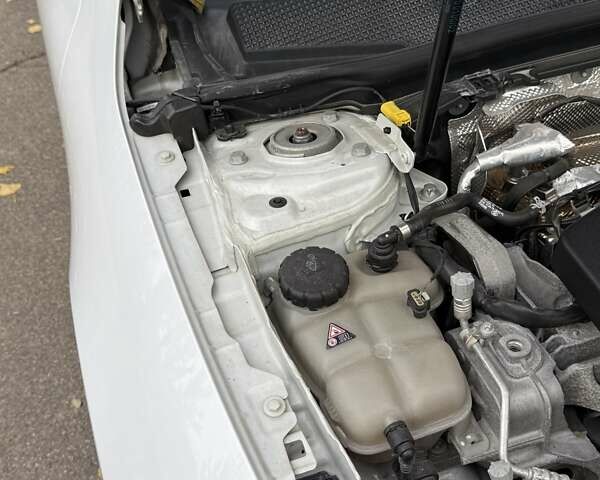 Белый Мерседес ЦЛА-класс, объемом двигателя 2 л и пробегом 160 тыс. км за 25950 $, фото 49 на Automoto.ua