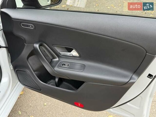 Белый Мерседес ЦЛА-класс, объемом двигателя 2 л и пробегом 160 тыс. км за 25950 $, фото 80 на Automoto.ua