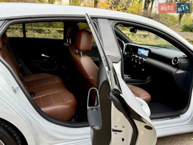 Белый Мерседес ЦЛА-класс, объемом двигателя 2 л и пробегом 160 тыс. км за 25950 $, фото 87 на Automoto.ua