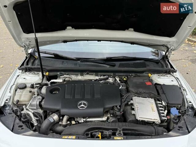 Белый Мерседес ЦЛА-класс, объемом двигателя 2 л и пробегом 160 тыс. км за 25950 $, фото 48 на Automoto.ua