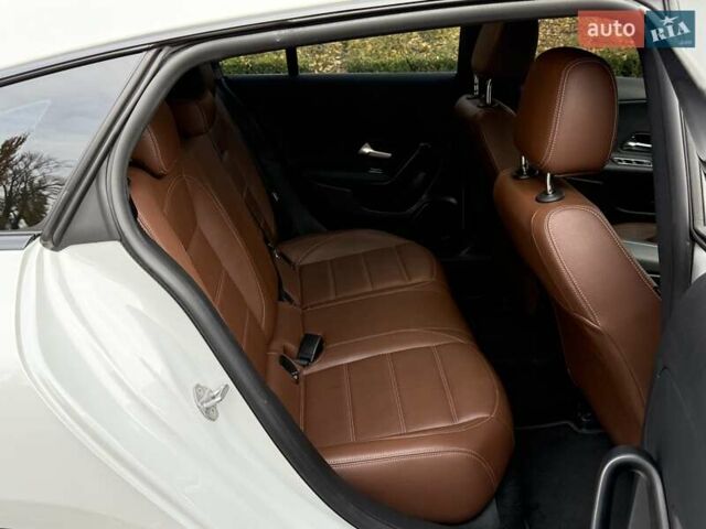 Белый Мерседес ЦЛА-класс, объемом двигателя 2 л и пробегом 160 тыс. км за 25950 $, фото 75 на Automoto.ua