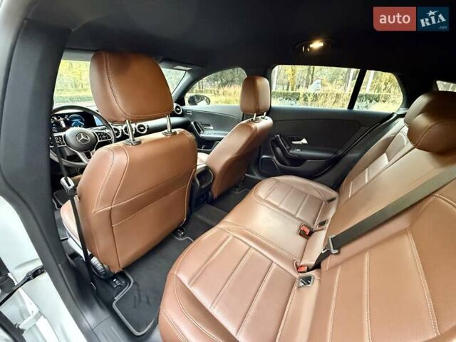 Белый Мерседес ЦЛА-класс, объемом двигателя 2 л и пробегом 160 тыс. км за 25950 $, фото 70 на Automoto.ua