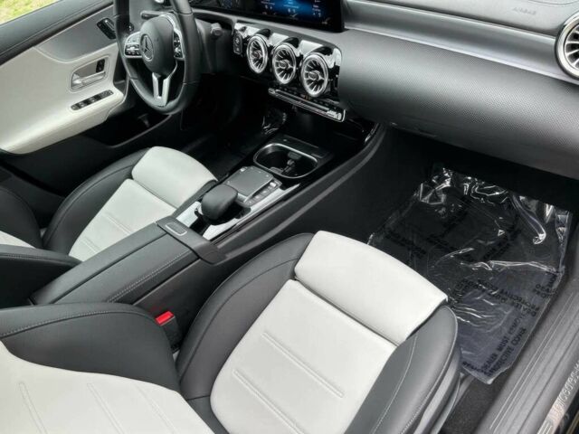 Черный Мерседес ЦЛА-класс, объемом двигателя 2 л и пробегом 18 тыс. км за 11200 $, фото 5 на Automoto.ua