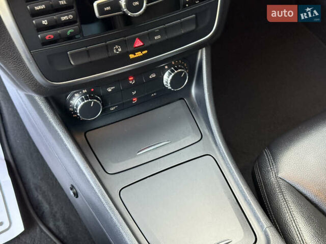 Черный Мерседес ЦЛА-класс, объемом двигателя 1.99 л и пробегом 195 тыс. км за 12499 $, фото 50 на Automoto.ua