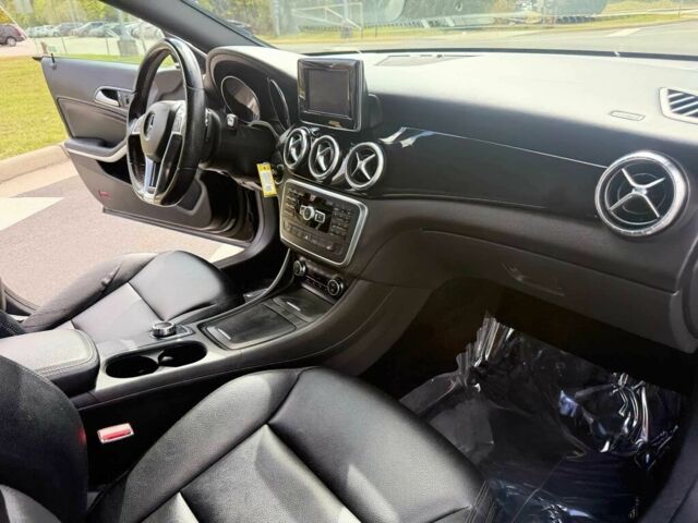 Чорний Мерседес ЦЛА-клас, об'ємом двигуна 2 л та пробігом 88 тис. км за 2800 $, фото 7 на Automoto.ua