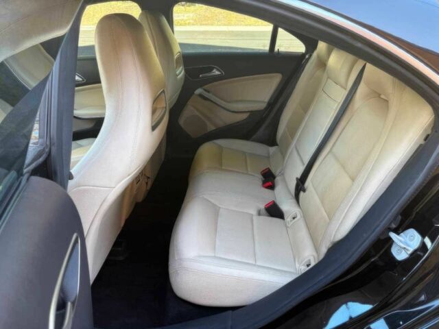 Чорний Мерседес ЦЛА-клас, об'ємом двигуна 2 л та пробігом 76 тис. км за 4200 $, фото 9 на Automoto.ua