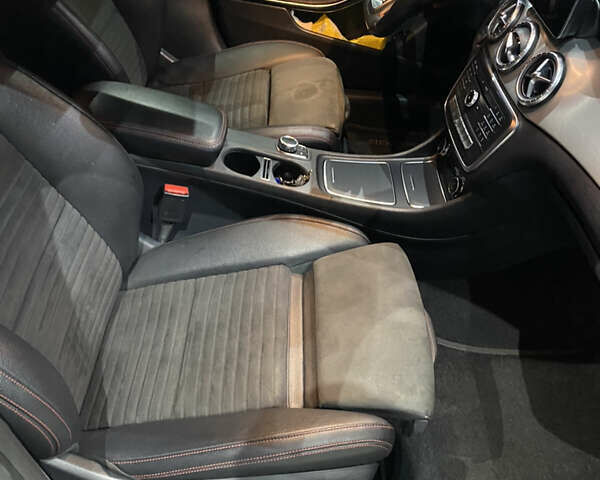 Черный Мерседес ЦЛА-класс, объемом двигателя 2.14 л и пробегом 268 тыс. км за 22000 $, фото 35 на Automoto.ua