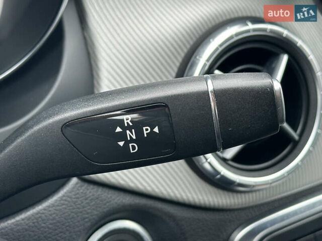 Чорний Мерседес ЦЛА-клас, об'ємом двигуна 2 л та пробігом 155 тис. км за 18490 $, фото 60 на Automoto.ua