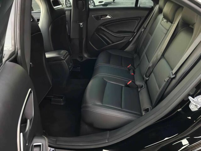 Чорний Мерседес ЦЛА-клас, об'ємом двигуна 2 л та пробігом 47 тис. км за 10000 $, фото 10 на Automoto.ua