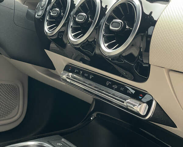 Черный Мерседес ЦЛА-класс, объемом двигателя 2 л и пробегом 30 тыс. км за 31500 $, фото 16 на Automoto.ua