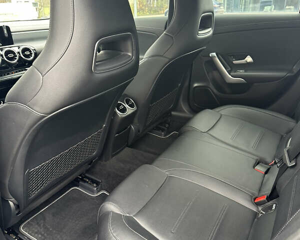 Чорний Мерседес ЦЛА-клас, об'ємом двигуна 1.99 л та пробігом 123 тис. км за 26990 $, фото 6 на Automoto.ua