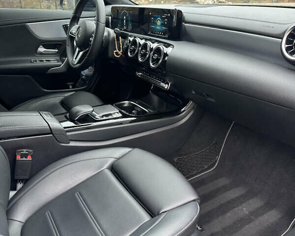 Чорний Мерседес ЦЛА-клас, об'ємом двигуна 1.99 л та пробігом 123 тис. км за 26990 $, фото 14 на Automoto.ua