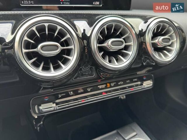 Черный Мерседес ЦЛА-класс, объемом двигателя 2 л и пробегом 71 тыс. км за 28900 $, фото 26 на Automoto.ua