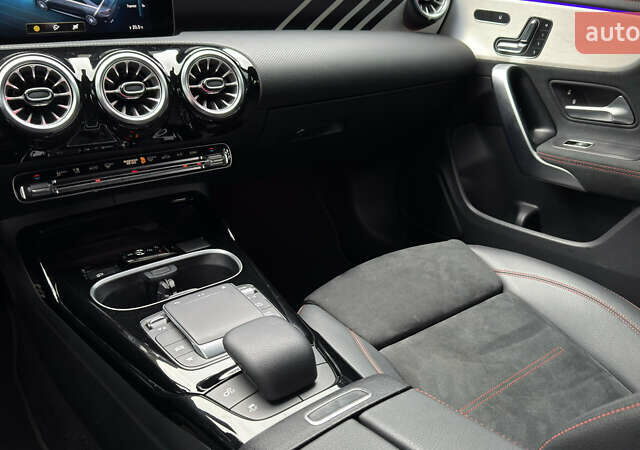 Черный Мерседес ЦЛА-класс, объемом двигателя 1.99 л и пробегом 22 тыс. км за 54000 $, фото 42 на Automoto.ua