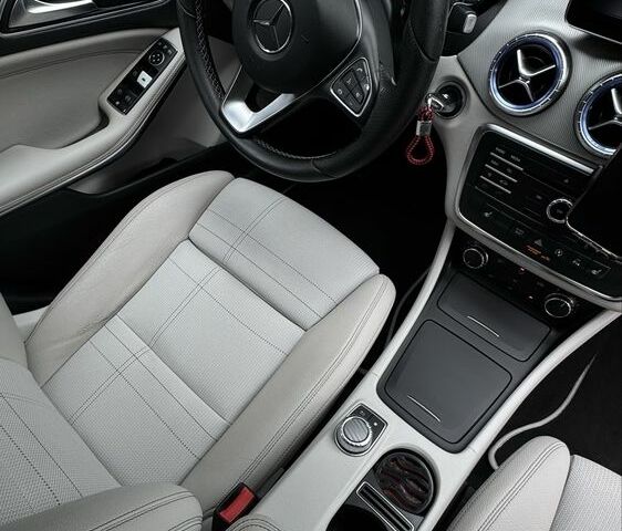 Черный Мерседес ЦЛА-класс, объемом двигателя 2.1 л и пробегом 299 тыс. км за 19800 $, фото 5 на Automoto.ua