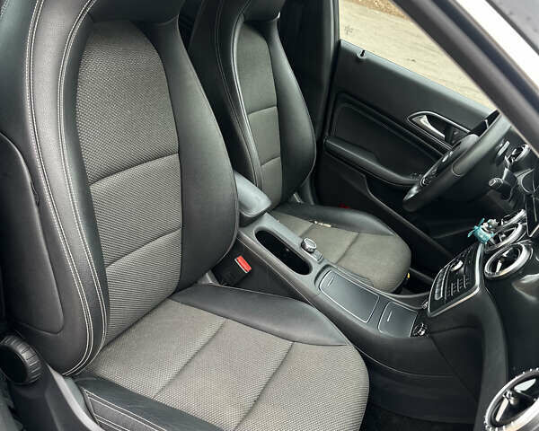 Черный Мерседес ЦЛА-класс, объемом двигателя 2.14 л и пробегом 203 тыс. км за 16500 $, фото 16 на Automoto.ua