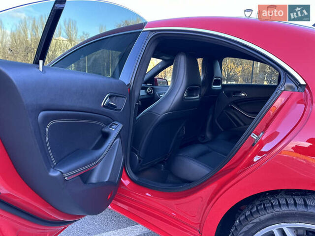 Красный Мерседес ЦЛА-класс, объемом двигателя 2 л и пробегом 160 тыс. км за 15200 $, фото 23 на Automoto.ua