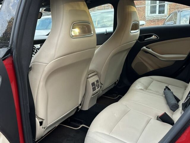 Красный Мерседес ЦЛА-класс, объемом двигателя 2 л и пробегом 145 тыс. км за 15300 $, фото 10 на Automoto.ua