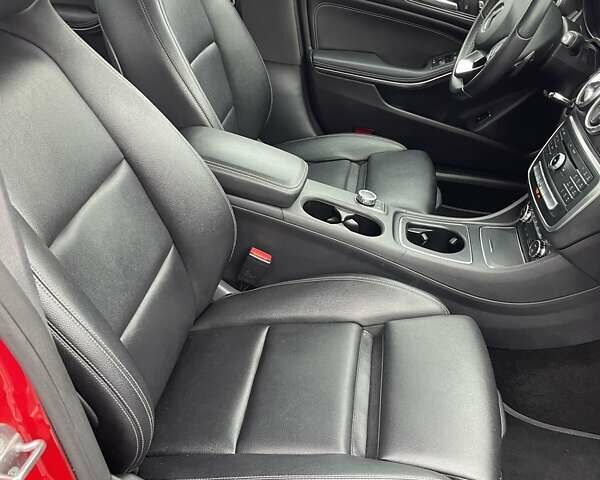 Червоний Мерседес ЦЛА-клас, об'ємом двигуна 2 л та пробігом 140 тис. км за 16000 $, фото 11 на Automoto.ua