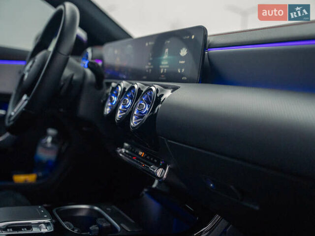 Червоний Мерседес ЦЛА-клас, об'ємом двигуна 1.99 л та пробігом 27 тис. км за 41000 $, фото 16 на Automoto.ua