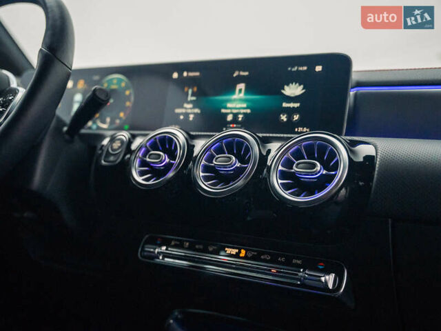 Червоний Мерседес ЦЛА-клас, об'ємом двигуна 1.99 л та пробігом 27 тис. км за 41000 $, фото 17 на Automoto.ua