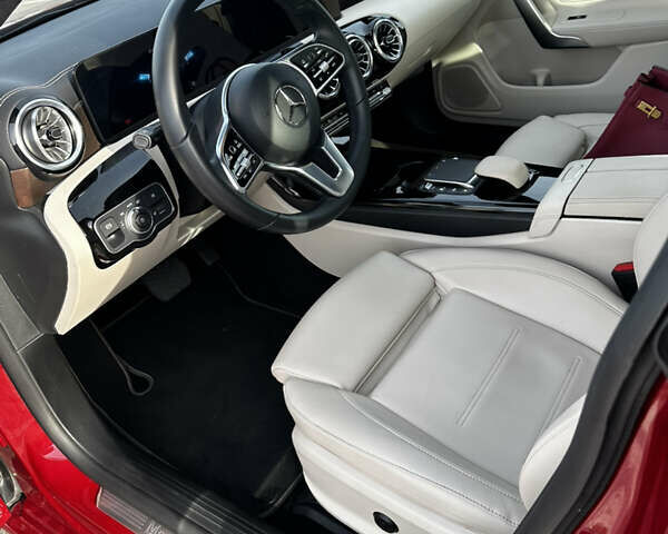 Красный Мерседес ЦЛА-класс, объемом двигателя 2 л и пробегом 28 тыс. км за 45000 $, фото 5 на Automoto.ua