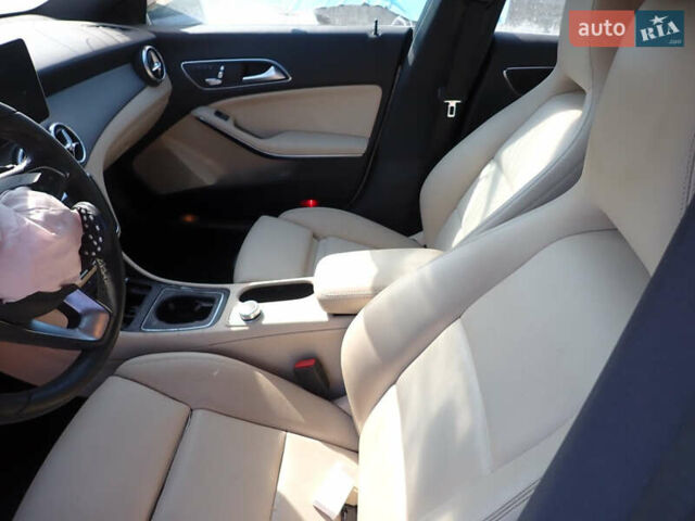 Мерседес ЦЛА-класс, объемом двигателя 2 л и пробегом 160 тыс. км за 8900 $, фото 3 на Automoto.ua