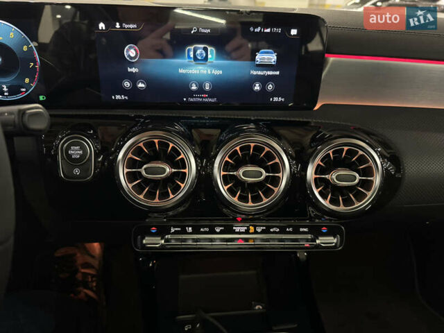 Желтый Мерседес ЦЛА-класс, объемом двигателя 1.99 л и пробегом 72 тыс. км за 32500 $, фото 11 на Automoto.ua