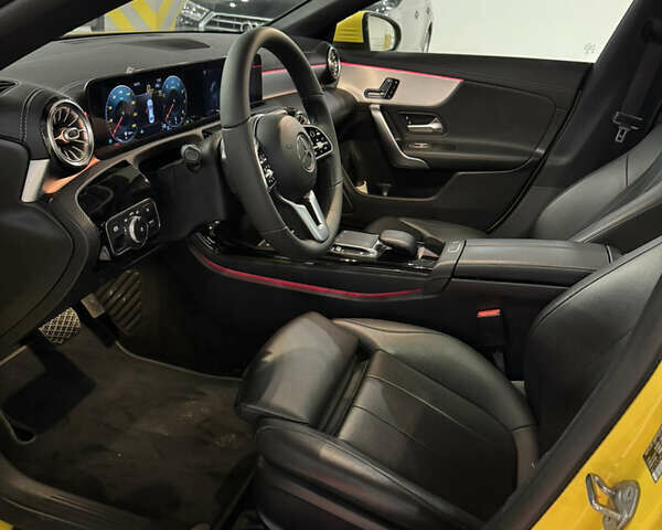 Желтый Мерседес ЦЛА-класс, объемом двигателя 1.99 л и пробегом 72 тыс. км за 32500 $, фото 15 на Automoto.ua