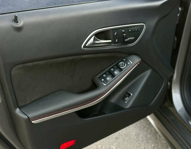 Серый Мерседес ЦЛА-класс, объемом двигателя 1.6 л и пробегом 200 тыс. км за 15300 $, фото 32 на Automoto.ua