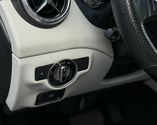 Серый Мерседес ЦЛА-класс, объемом двигателя 1.99 л и пробегом 127 тыс. км за 14800 $, фото 10 на Automoto.ua