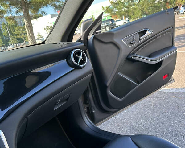 Серый Мерседес ЦЛА-класс, объемом двигателя 2 л и пробегом 140 тыс. км за 17500 $, фото 20 на Automoto.ua