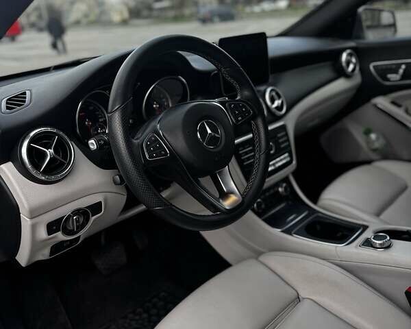 Серый Мерседес ЦЛА-класс, объемом двигателя 2 л и пробегом 137 тыс. км за 17999 $, фото 3 на Automoto.ua