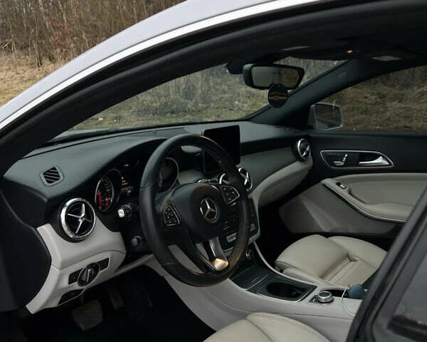 Мерседес ЦЛА-класс 2017 в Львове на Automoto.ua Серый Мерседес ЦЛА-класс, объемом двигателя 1.99 л и пробегом 200 тыс. км за 18000 $, фото 2 на Automoto.ua